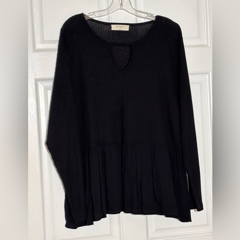 A Beautiful Soul Black Long Sleeve Waffle Ruffle Bottom Key Hole Cutout Size 1x